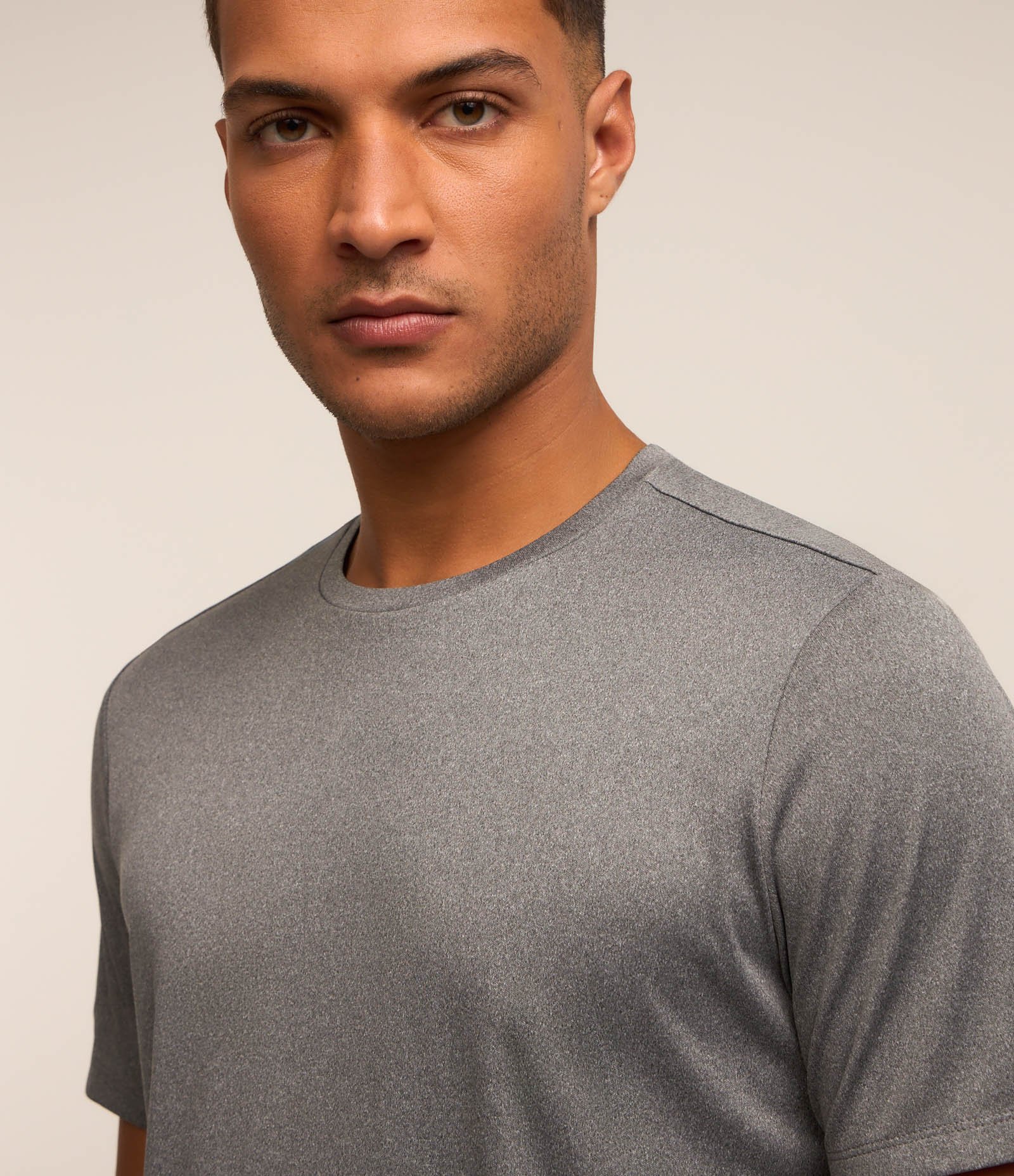 Camiseta Esportiva Básica em Tecnologia Dry com Manga Curta Cinza 4