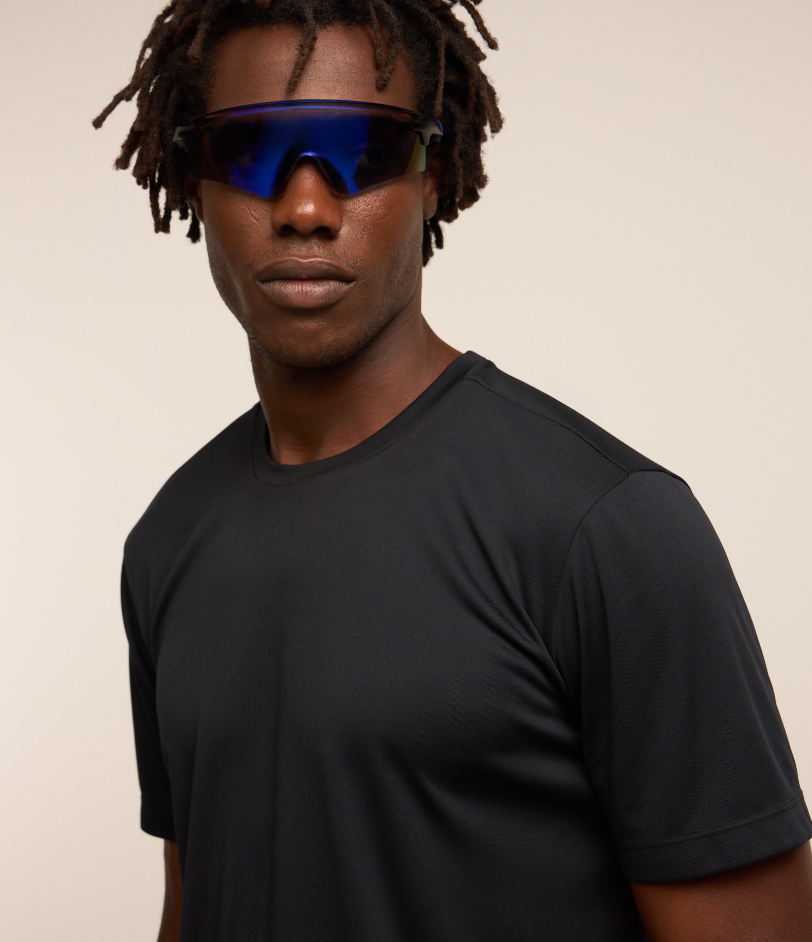 Camiseta Esportiva Básica com Proteção UV e Manga Curta Preto 3