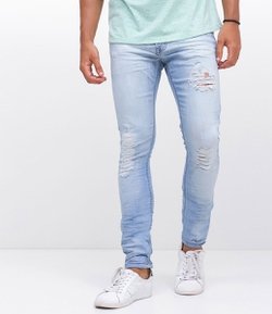 Calça Skinny em Jeans com Puídos