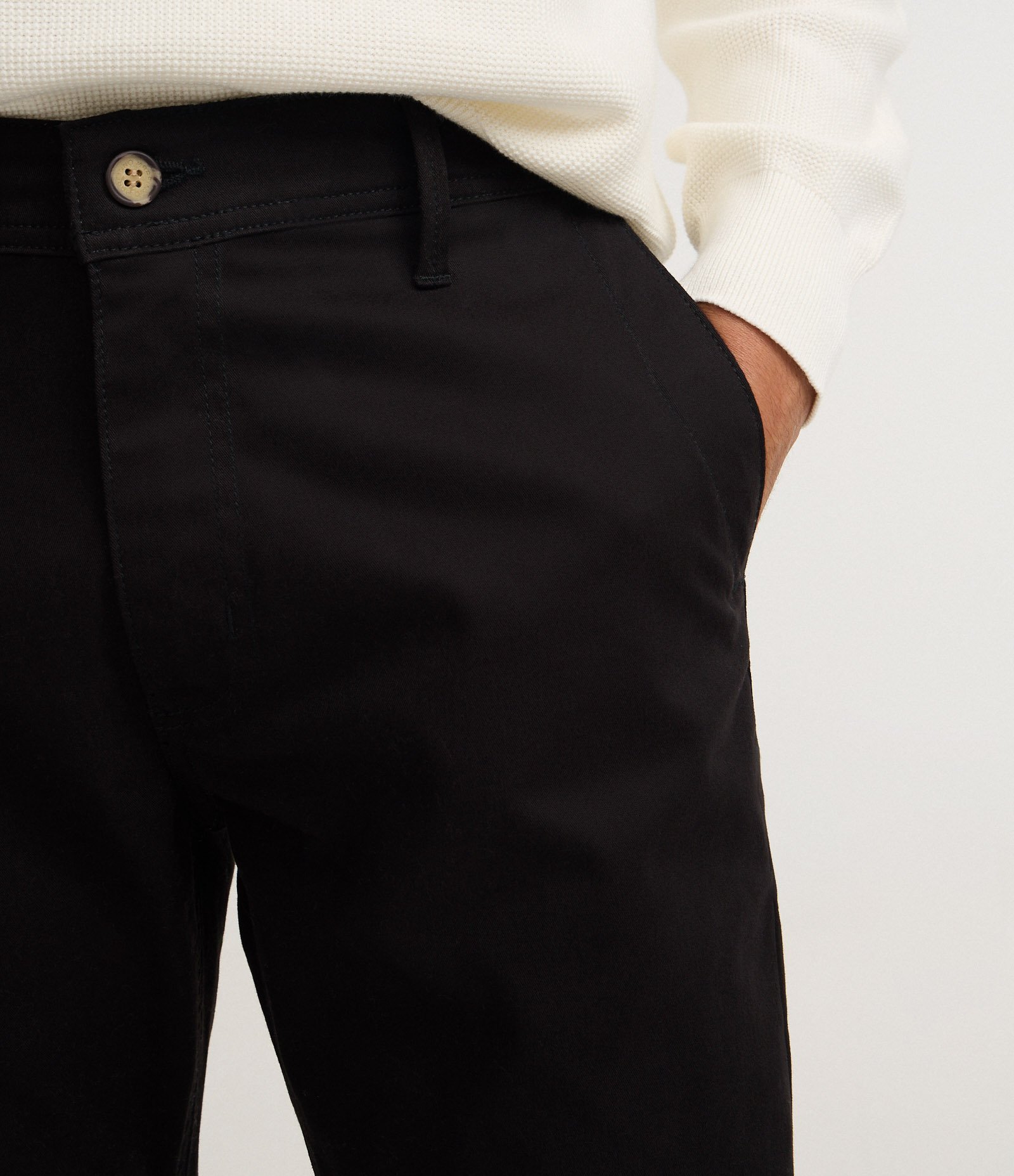 Calça Slim Básica em Sarja com Elastano Preto 8