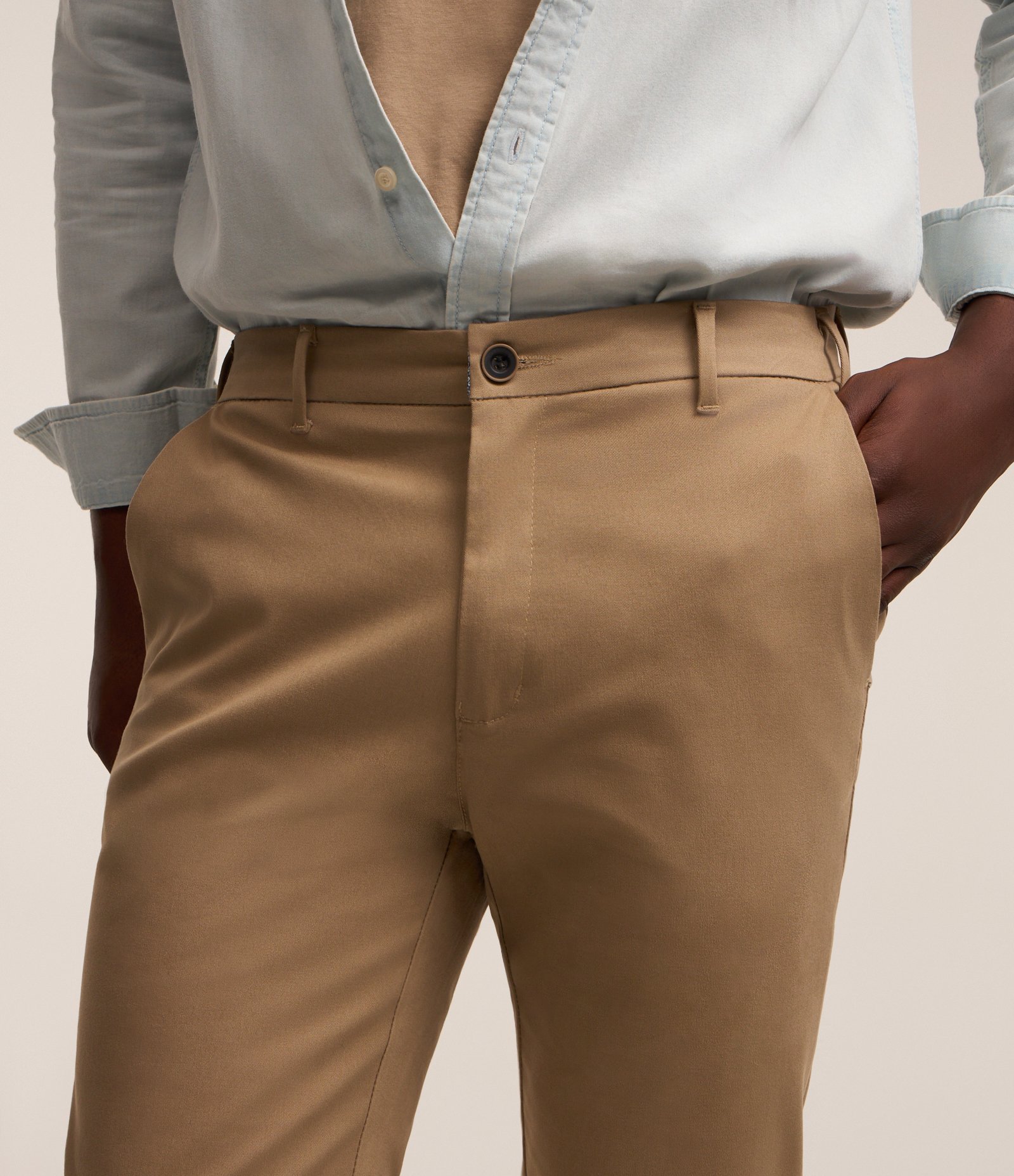 Calça Slim Básica em Sarja com Elastano Bege Escuro 3