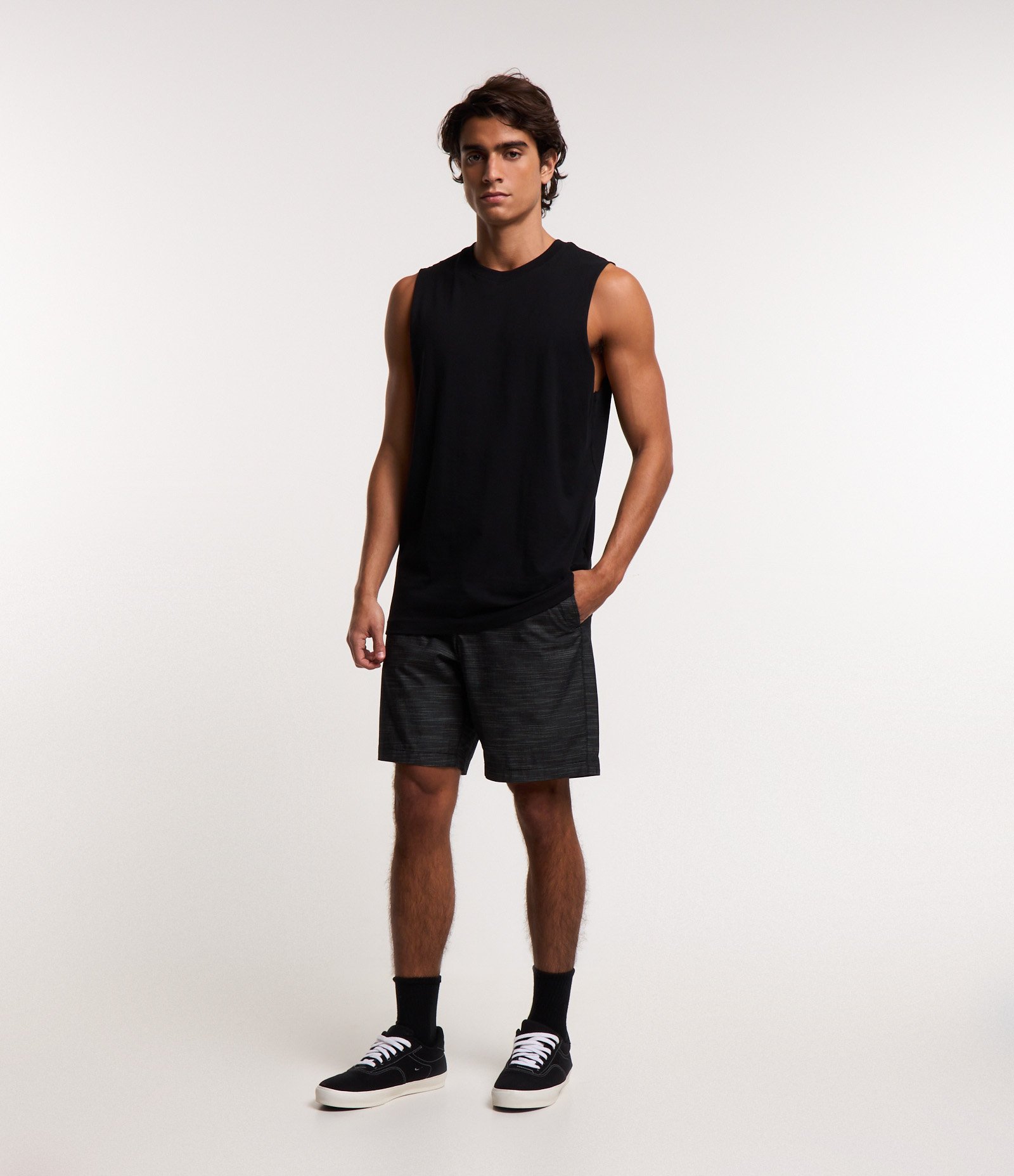 Bermuda de Passeio em Flamê com Textura e Bolsos Preto 1