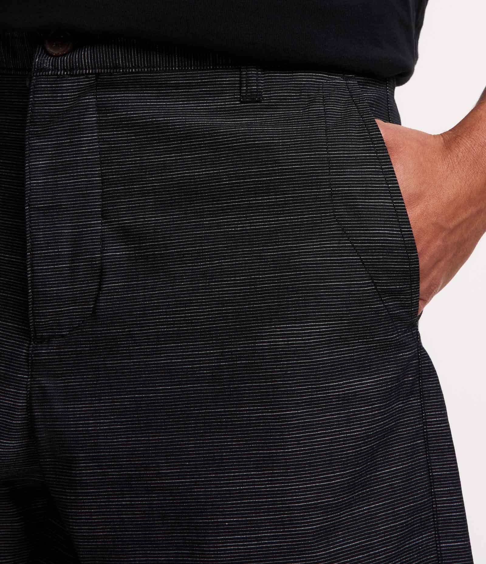 Bermuda de Passeio em Flamê com Textura e Bolsos Preto 4