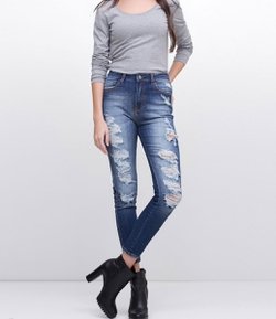 Calça Jeans Cropped Skinny com Puídos