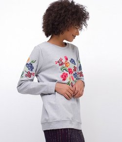 Suéter com Bordado Floral