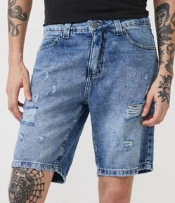 Bermuda Slim Jeans Marmorizada com Rasgos e Puídos