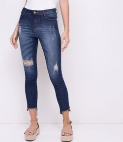 Calça Jeans Skinny com Puídos