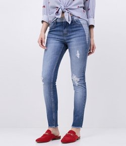 Calça Jeans Skinny com Puidos