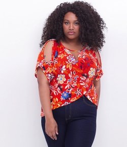 Blusa Floral Curve & Plus Size com Abertura nos Ombros