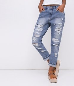 Calça Boyfriend Jeans com Puídos