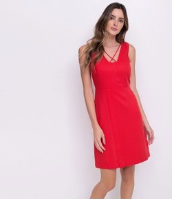 Vestido com Tiras no Decote