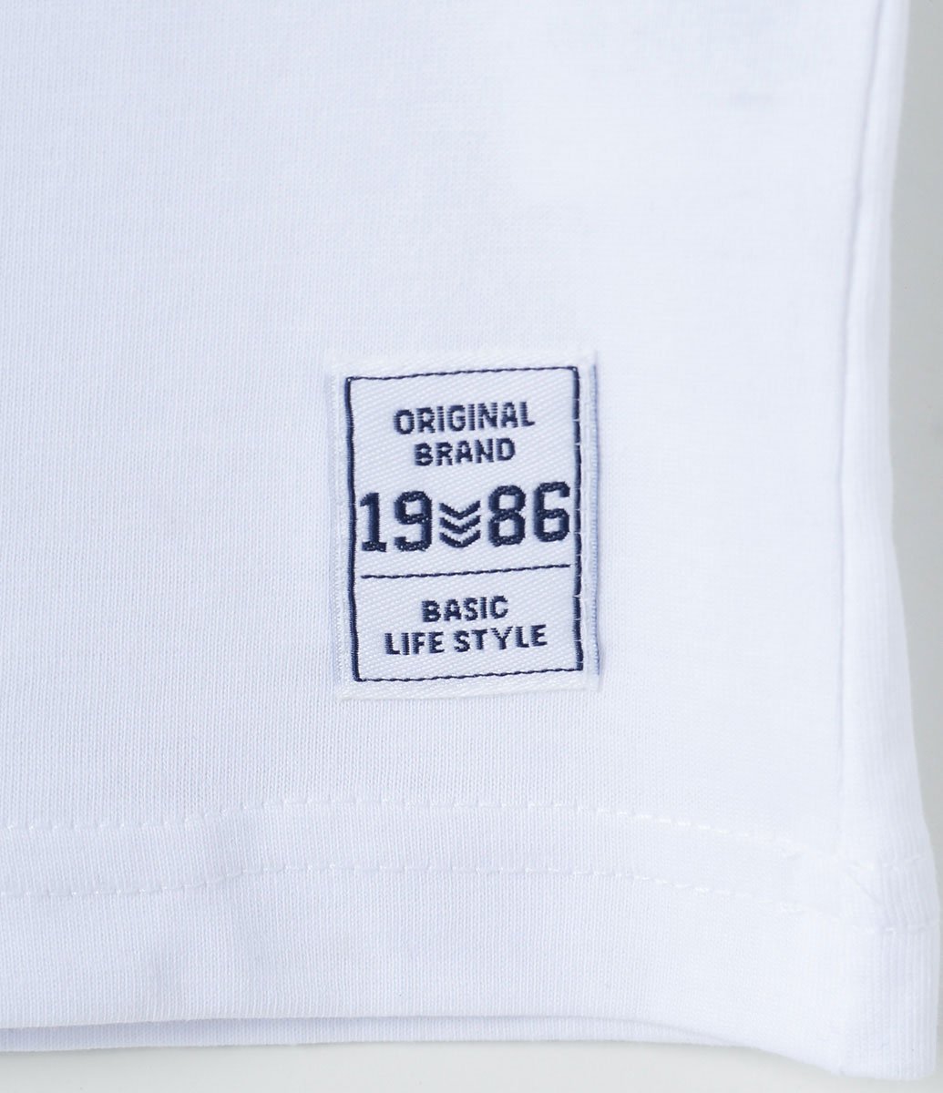 Camiseta Infantil Básica com Etiqueta Bordadinha - Tam 1 a 5 anos Branco 2