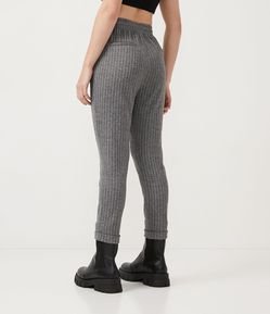 calça jogger com risca giz