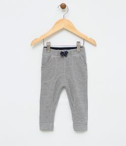 Calça Infantil Liso com Felpa e Detalhes de Costura e Amarração - Tam 0 a 18 meses
