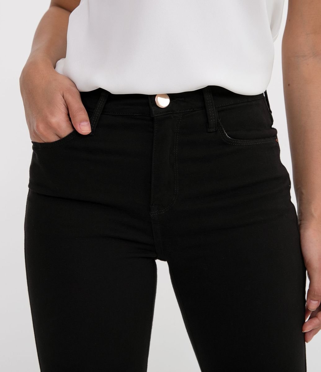 Calça Boot Cut Premium Lisa em Sarja Preto