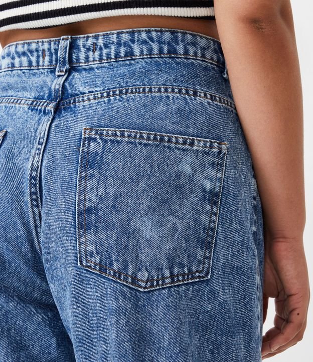 Calça Mom em Jeans com Barra Dobrada Azul 4