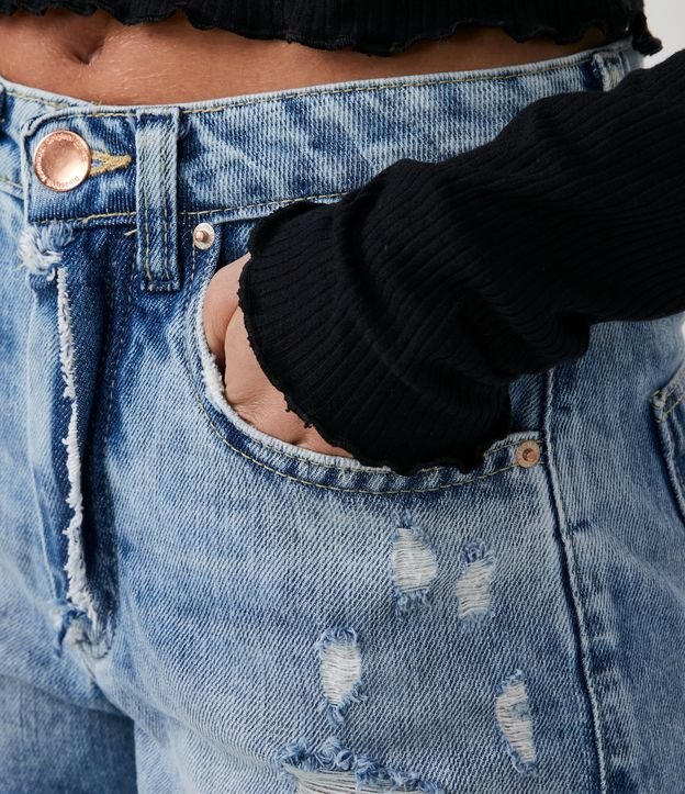 Short Cintura Alta Jeans com Recorte na Vista e Puídos Azul 4