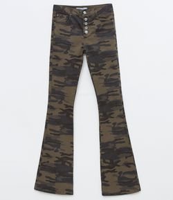 calça flare camuflada