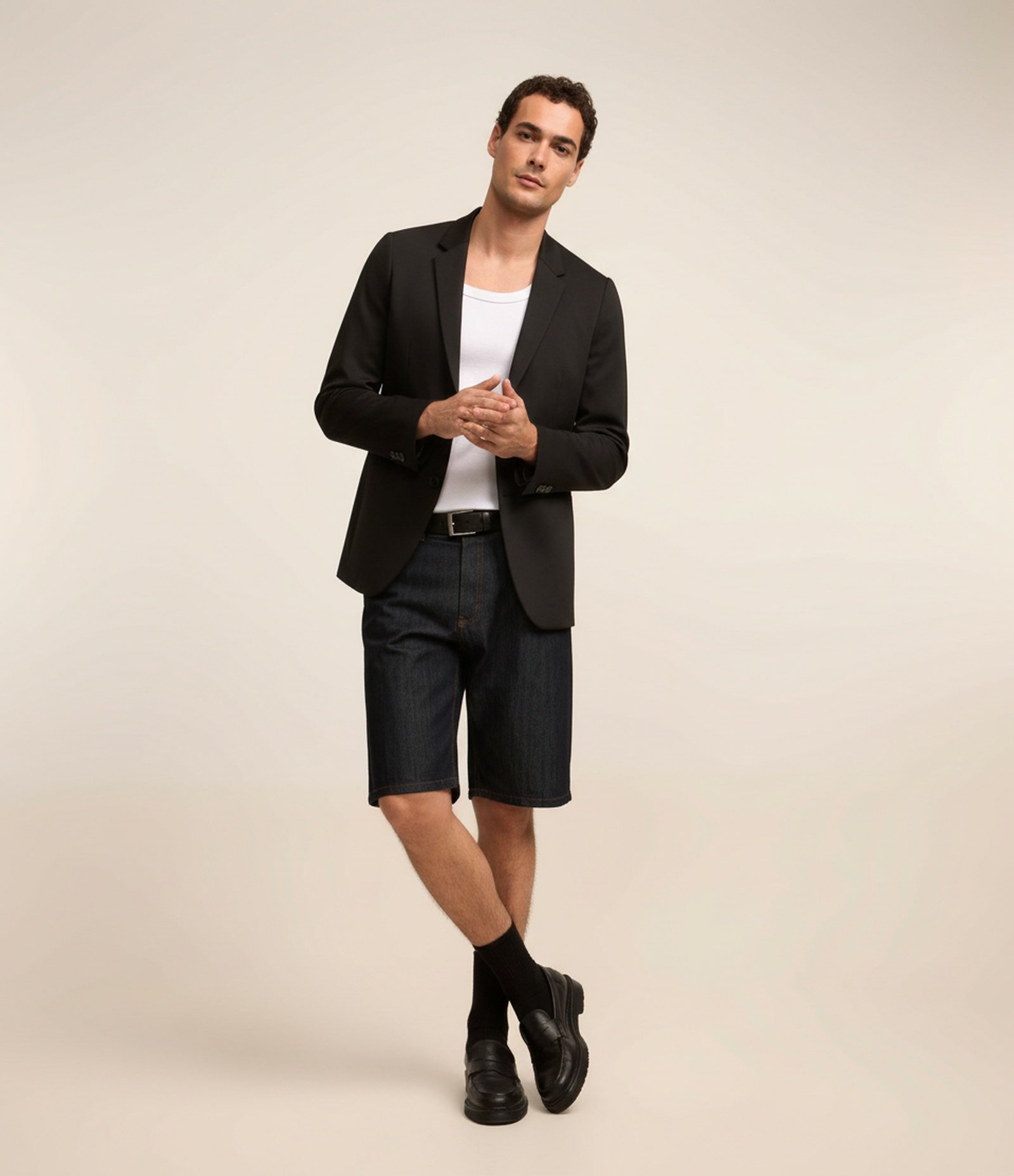 Bermuda Slim Jeans com Elastano e Pesponto Contrastante Azul Escuro 1