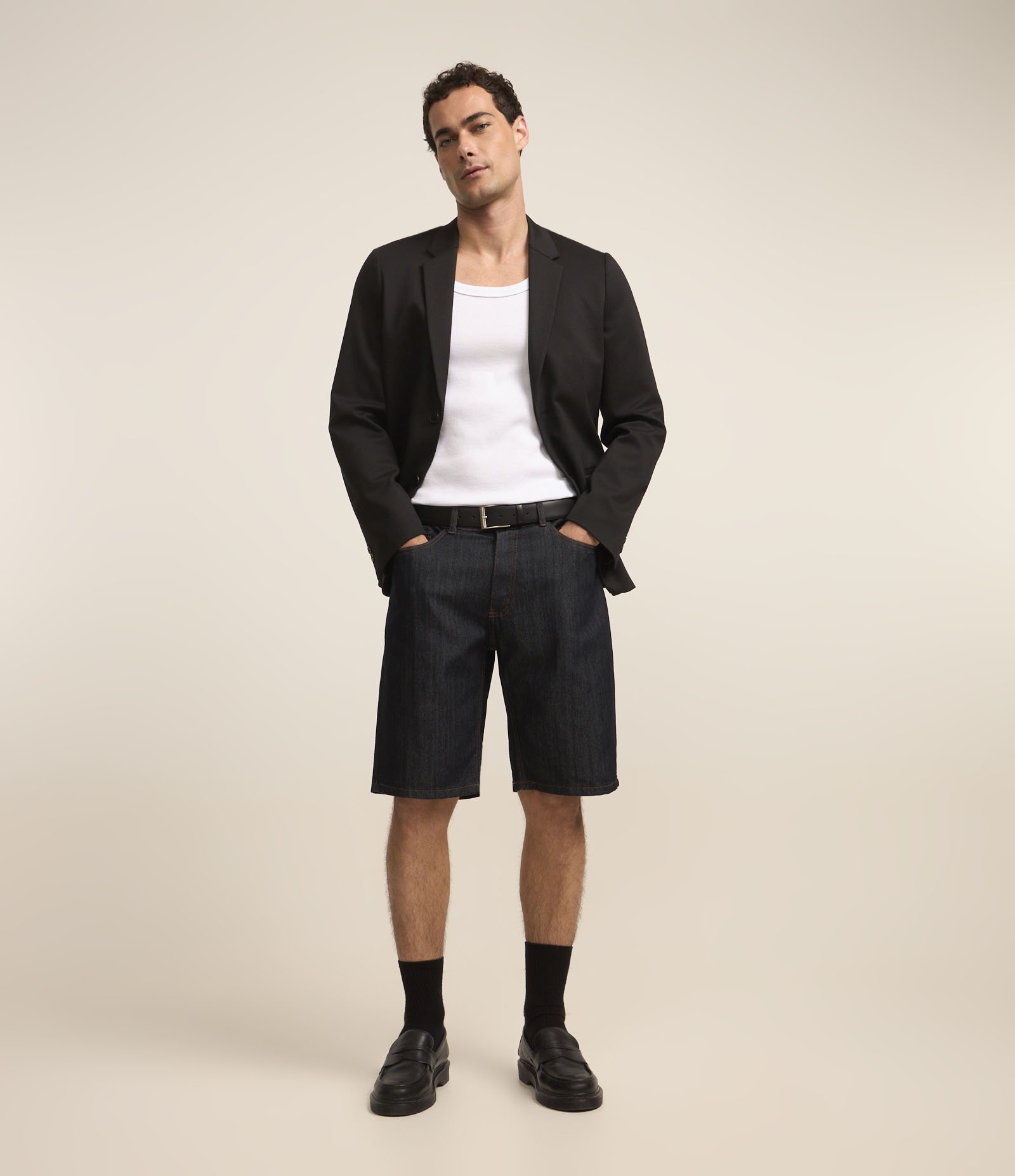 Bermuda Slim Jeans com Elastano e Pesponto Contrastante Azul Escuro 1