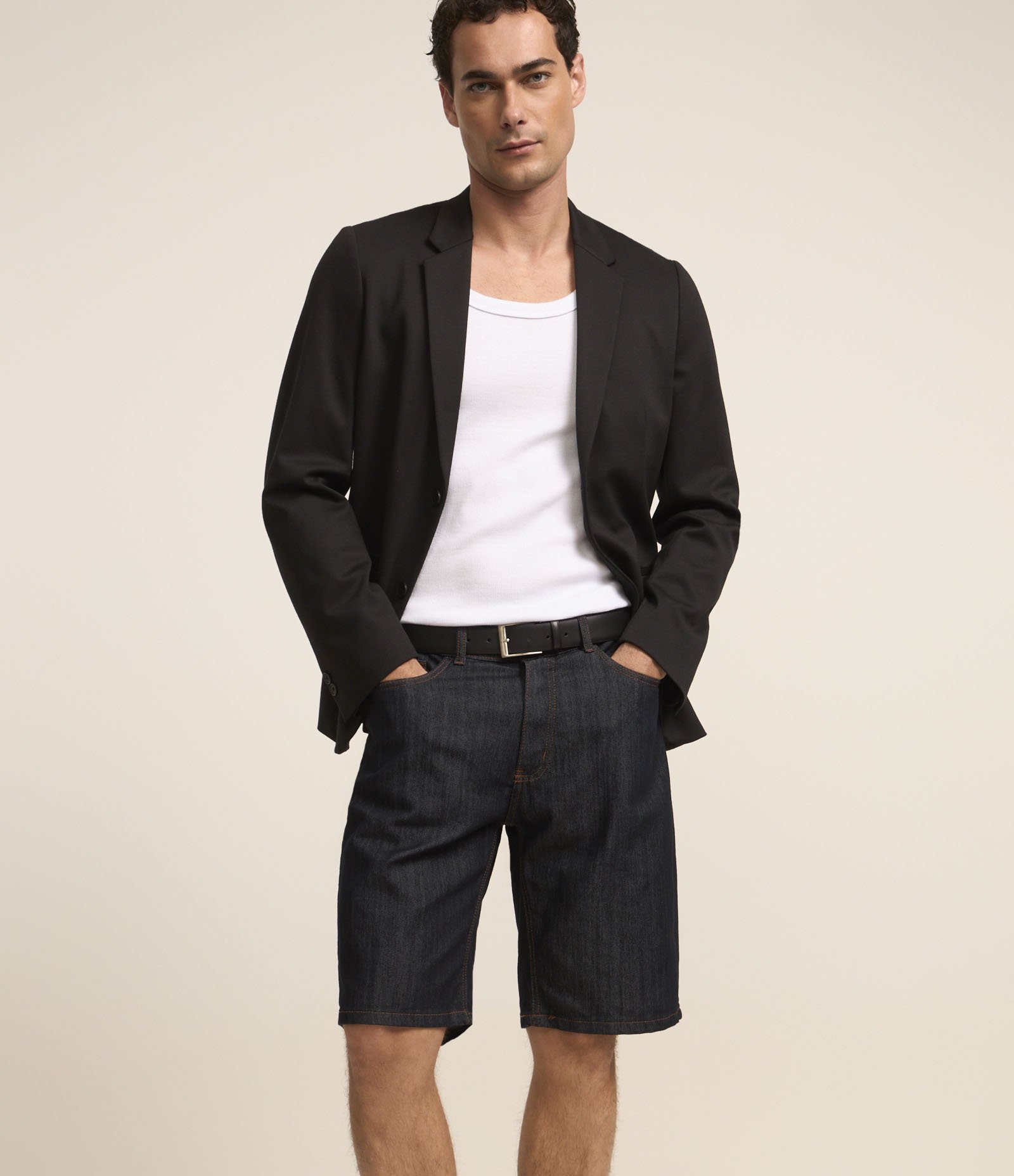 Bermuda Slim Jeans com Elastano e Pesponto Contrastante Azul Escuro 2