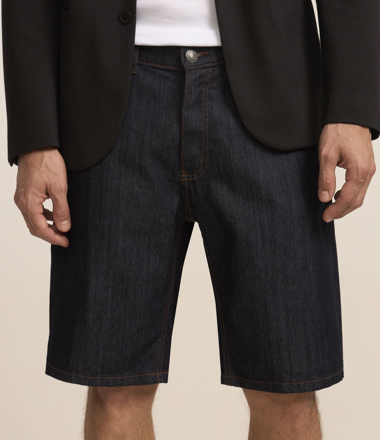 Bermuda Slim Jeans com Elastano e Pesponto Contrastante Azul Escuro 3