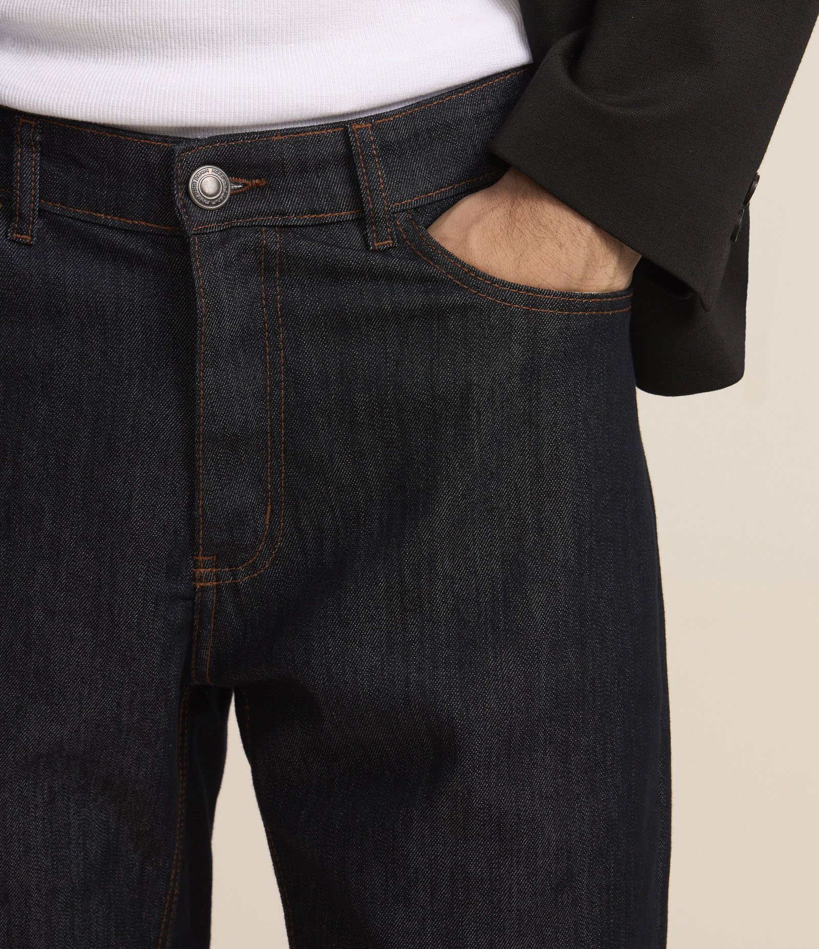 Bermuda Slim Jeans com Elastano e Pesponto Contrastante Azul Escuro 4
