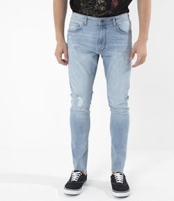 Calça Skinny em Jeans com Puídos