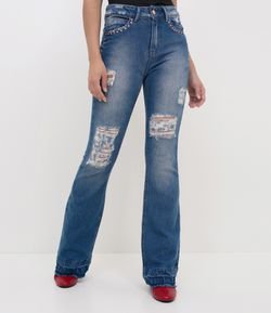 Calça Jeans Boot Cut com Tachas 