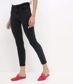 Calca Jeans Skinny com Detalhe em Material Sintético