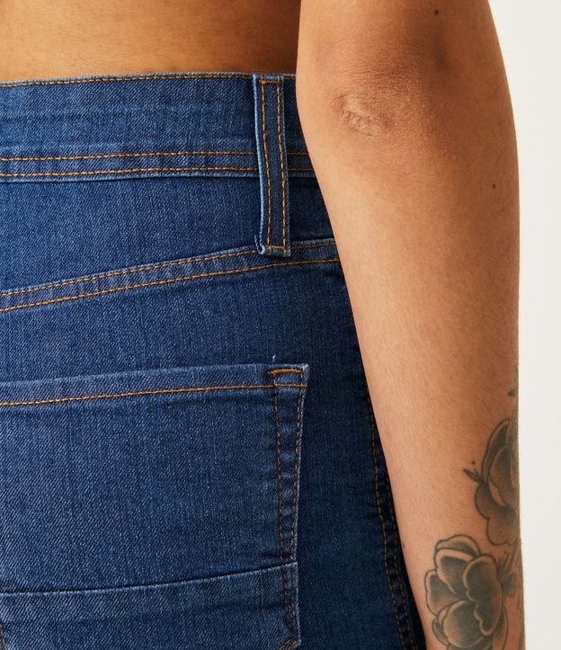 Short Femenino Jean Hot Pants con Terminación Doble Azul 5