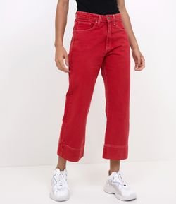 Calça Pantacourt em Sarja