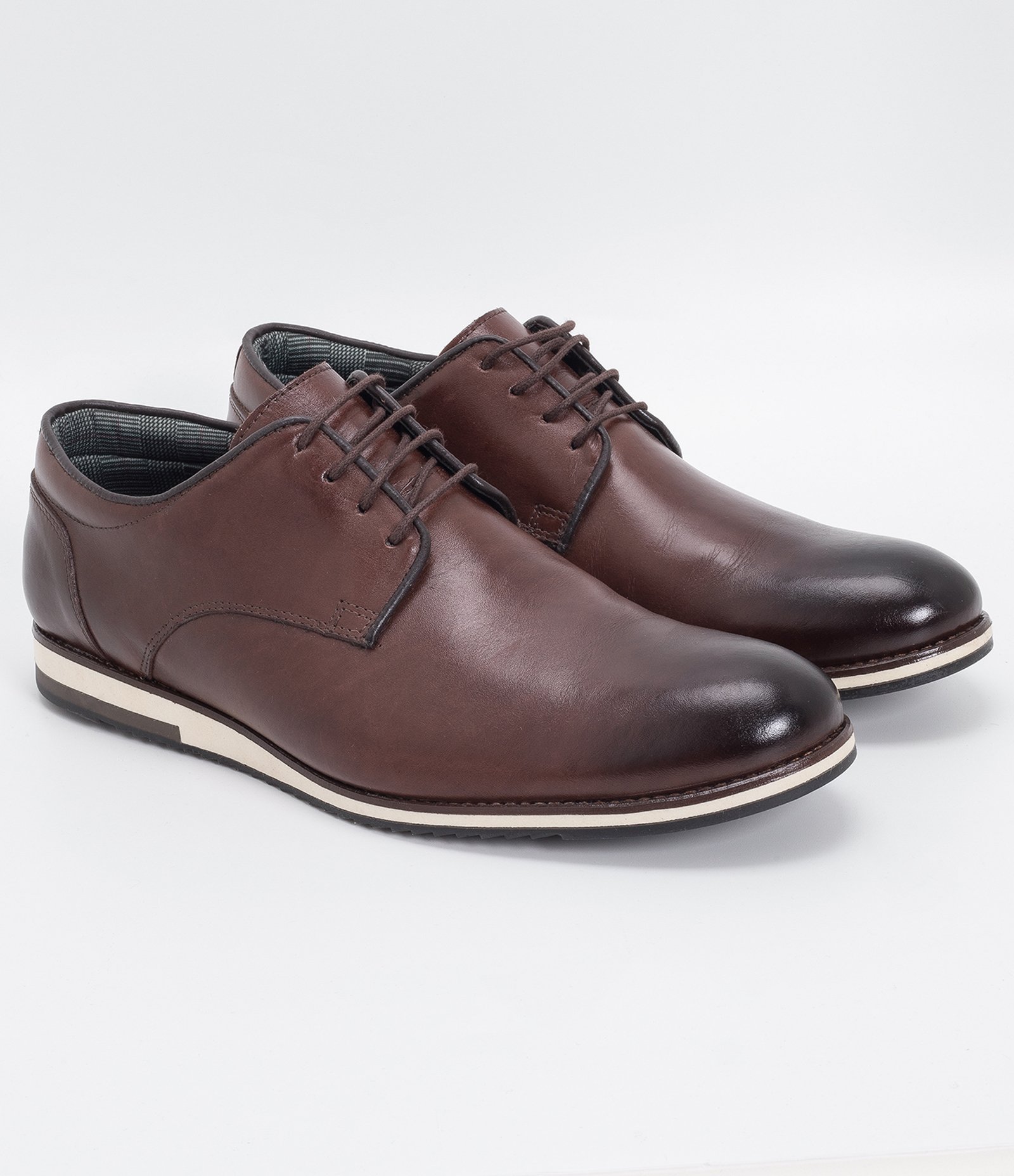 Sapato Casual em Couro com Fechamento em Cadarço Marrom 2