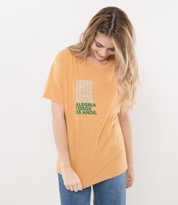  T Shirt com Escrita Alegria Todos os Anos Brasil