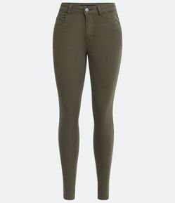 Calça Push Up em Sarja com Cinco Bolsos