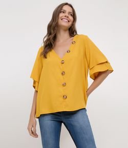 Blusa com Babados e Botões 