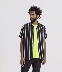 Camisa Slim Listrada em Viscose