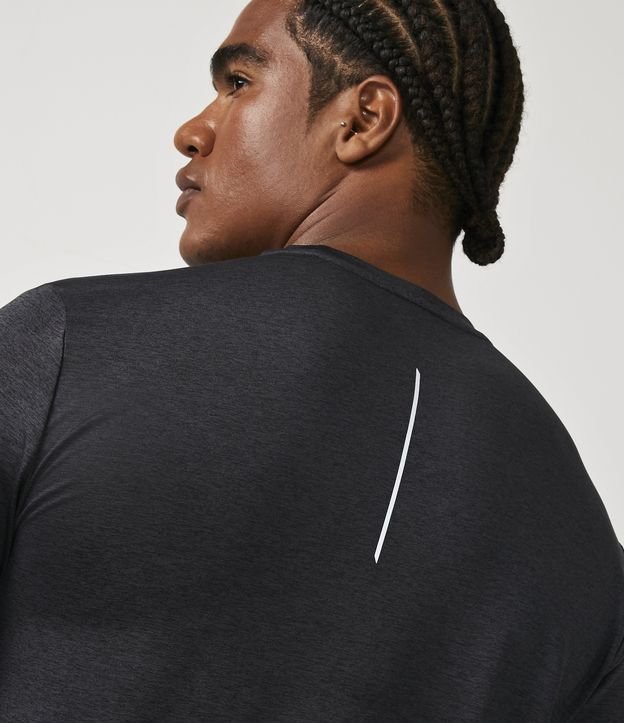 Camiseta Esportiva Básica em Dry Fit com Detalhes Refletivos Cinza Escuro 5
