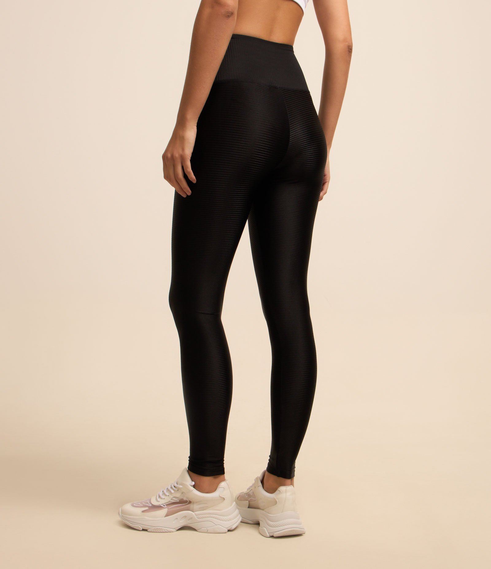 Calça Legging Esportiva em Poliamida Texturizada com Brilho e Cós Alto Preto 3