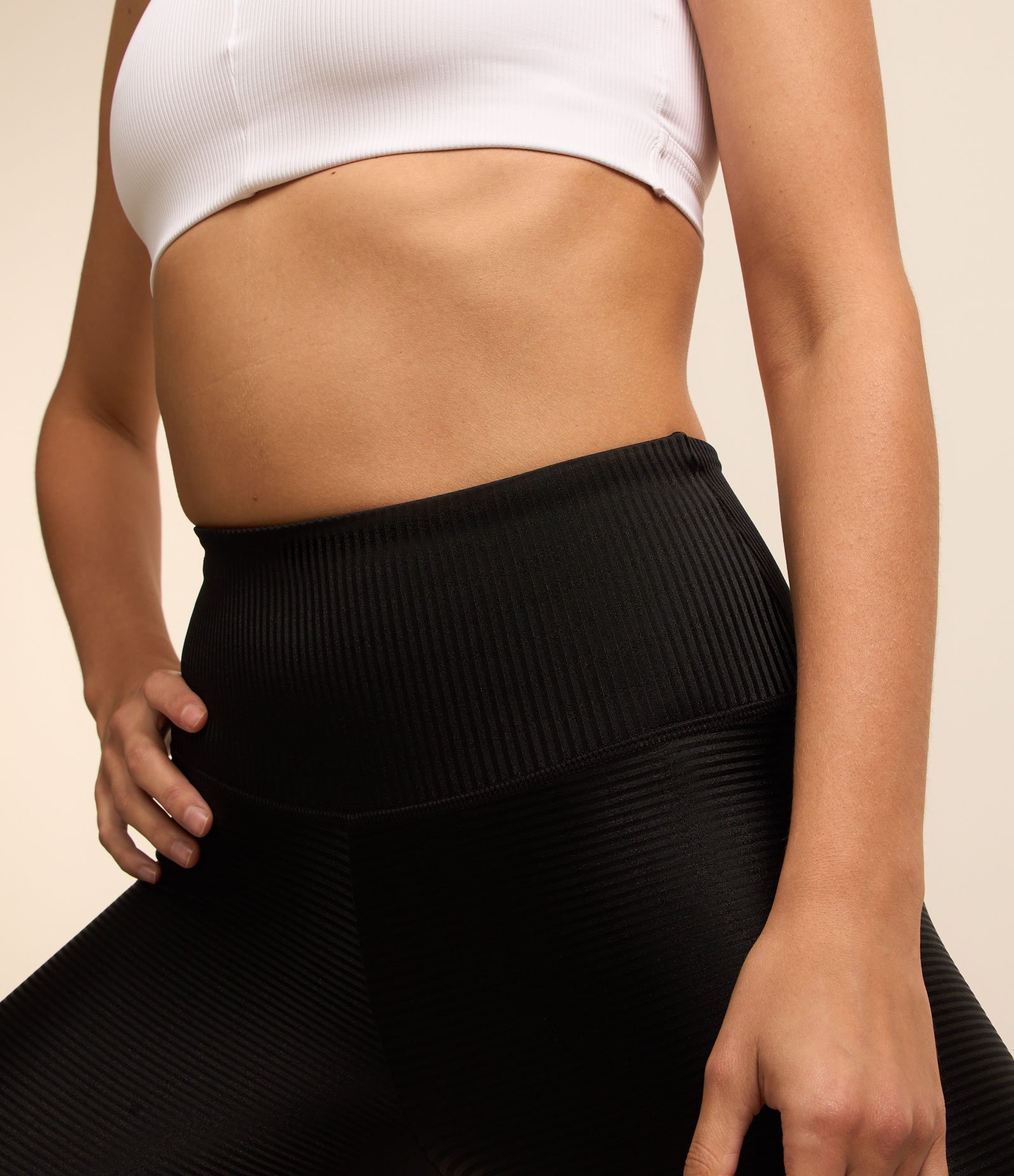 Calça Legging Esportiva em Poliamida Texturizada com Brilho e Cós Alto Preto 4