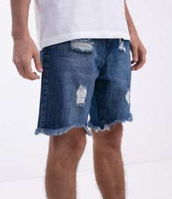 Bermuda Jeans com Puídos e Barra Desfiada 