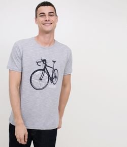 Camiseta com Estampa em Material Sustentável 