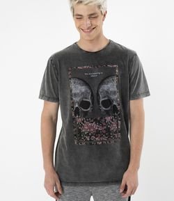 Camiseta com Estampa Caveira Floral