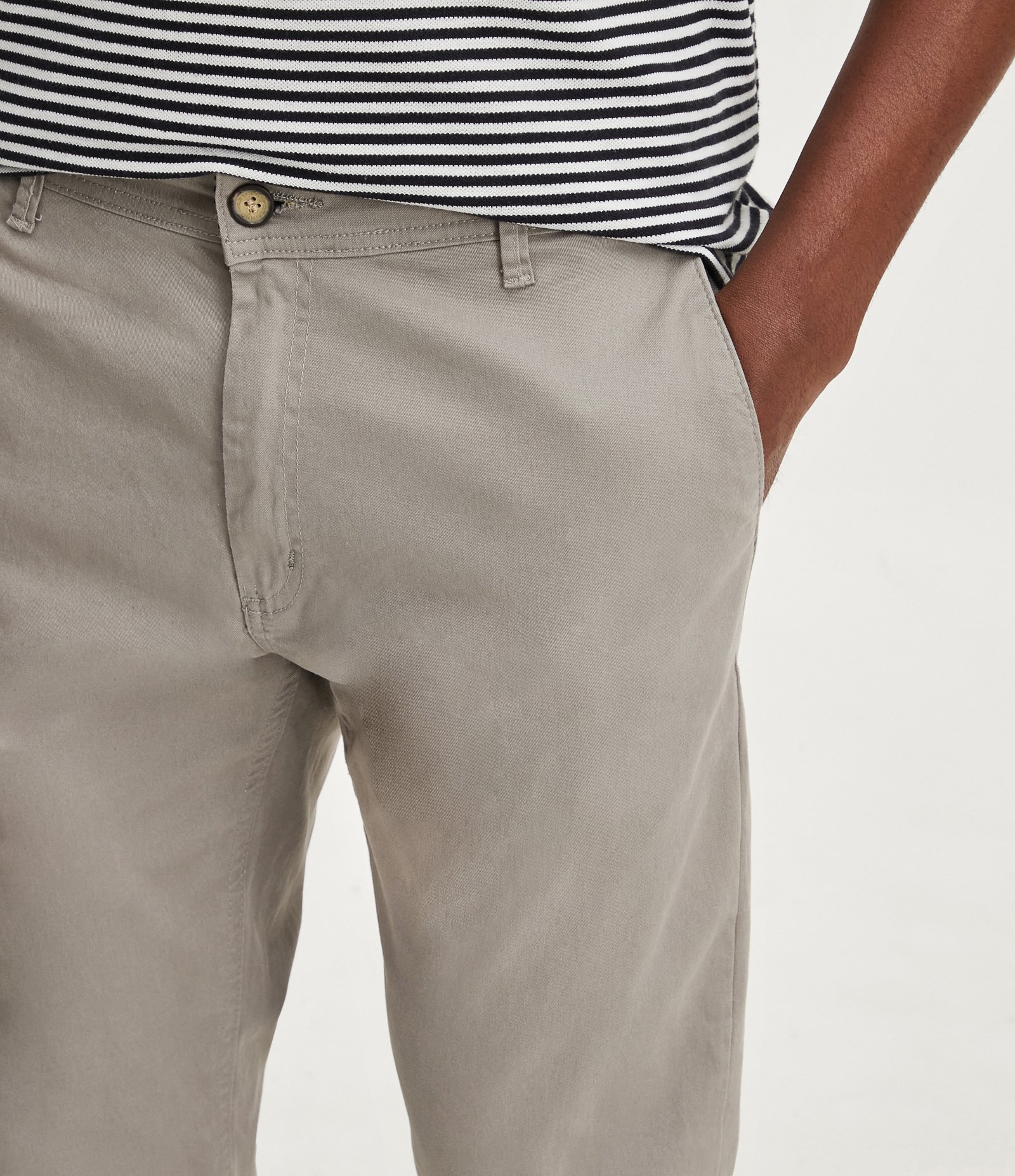 Calça Slim Básica em Sarja com Elastano Cinza 4