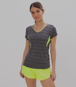Camiseta Esportiva com Recorte Neon 