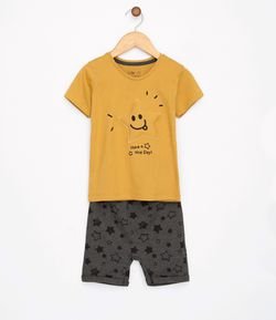 Conjunto Infantil Camiseta com Estampa e Bermuda com Estrelas - Tam 1 a 4