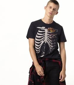 Camiseta com Estampa de Esqueleto