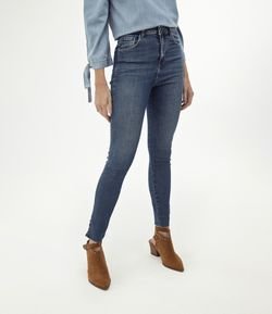 Calça Jeans Skinny com Aplicação de Pedrarias