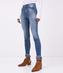Calca Jeans Skinny com Barra Desfiada 