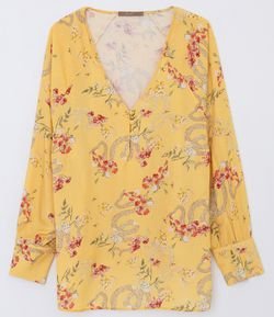 Blusa Floral com Botões Curve & Plus Size